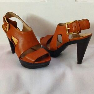 High hills Michael Kors, size 8, brown